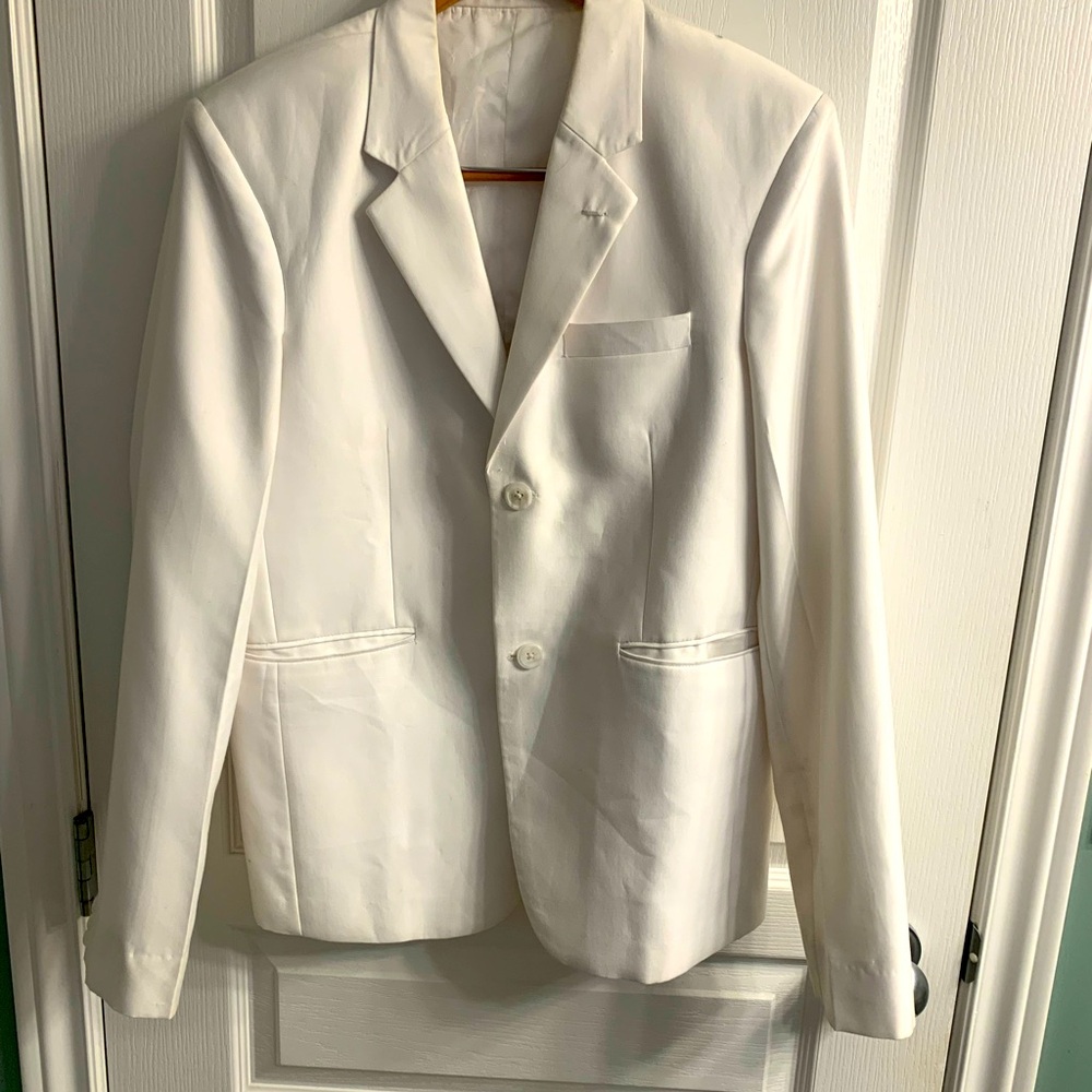 White blazer lined with inside pocket